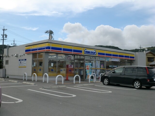 コンビニまで900m※ミニストップ　伊勢辻久留店 白石山ハイツ