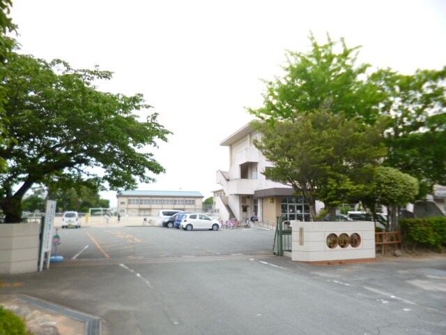 小学校まで300m※松阪市立第二小学校 ひまわりハイツ