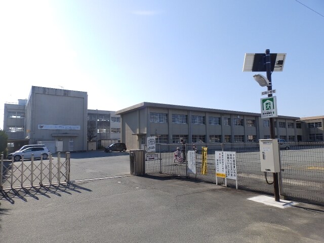 小学校まで1100m※松阪市立花岡小学校 駅部田町借家