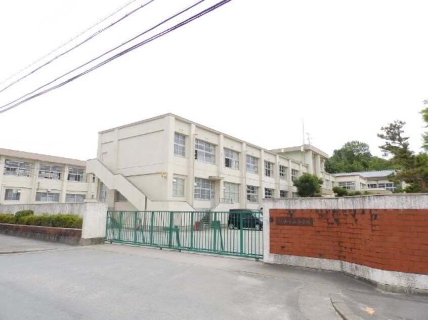 小学校まで1600m※松阪市立山室山小学校 駅部田町借家