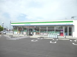 ファミリーマート　伊勢中川駅前店