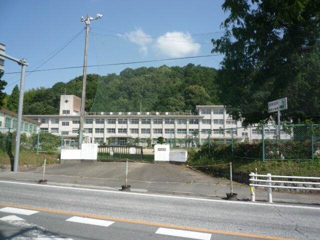 小学校まで900m※松阪市立射和小学校 ロジュマン山水　Ⅲ