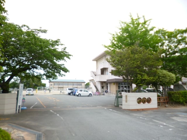 小学校まで500m※松阪市立第二小学校 シャルム