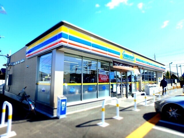 コンビニまで100m※ミニストップ　名四川越店 カーザ・エスペランサⅡ　Ｂ