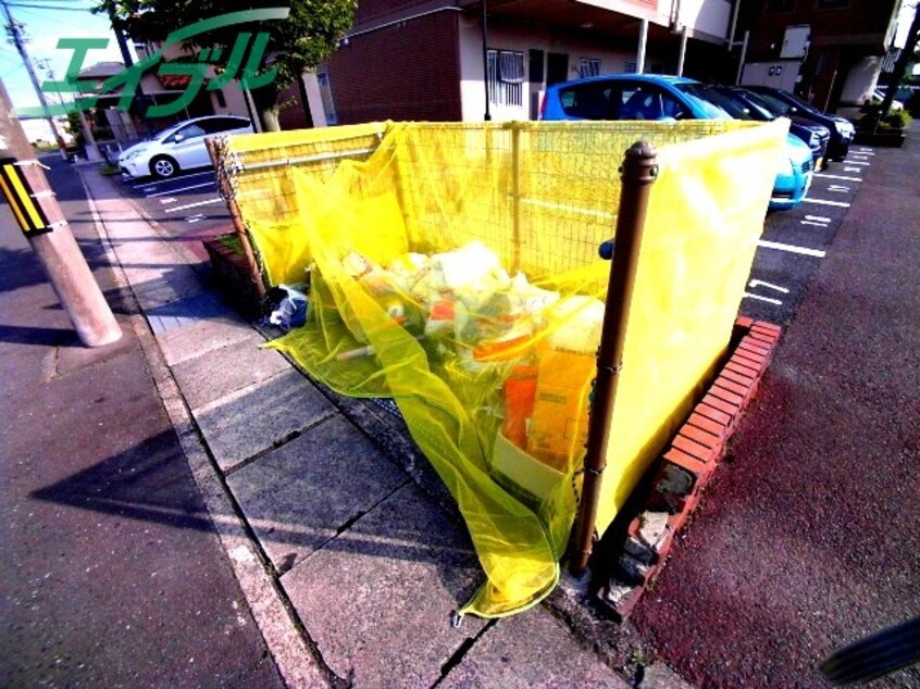 敷地内ごみ置き場 ベルエージ富洲原