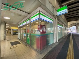 ファミリーマート近鉄四日市南口店