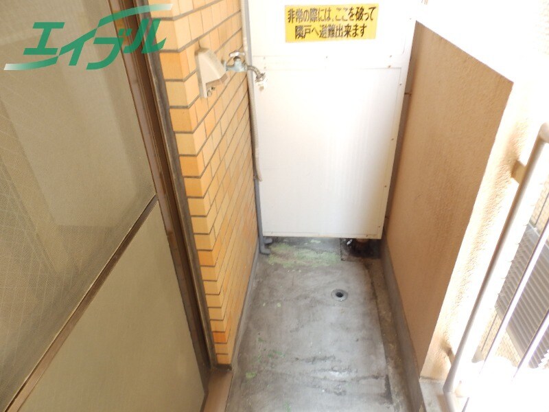 同物件別部屋の写真 近鉄名古屋線/近鉄四日市駅 徒歩7分 3階 築35年