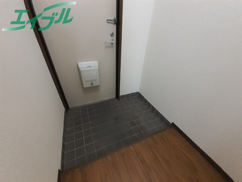 玄関 近鉄湯の山線/伊勢松本駅 徒歩8分 4階 築29年
