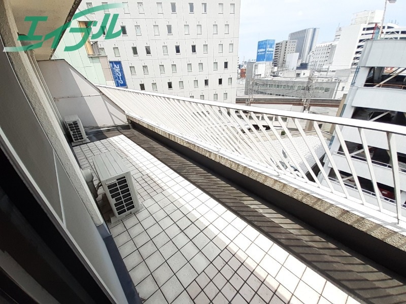 バルコニー 近鉄名古屋線/近鉄四日市駅 徒歩3分 7階 築42年