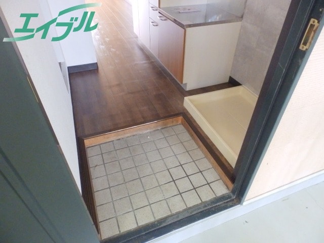 同物件別部屋の物です。 近鉄名古屋線/阿倉川駅 徒歩17分 1階 築37年