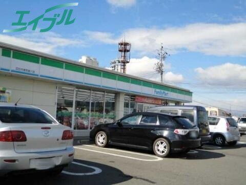 コンビニまで700m※ファミリーマート　四日市東阿倉川店 近鉄名古屋線/阿倉川駅 徒歩9分 1階 1年未満