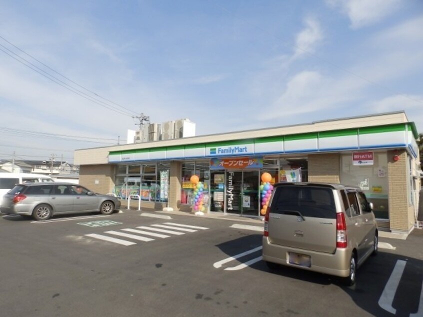 コンビニまで600m※ファミリーマート　四日市小杉町店 近鉄名古屋線/阿倉川駅 徒歩22分 3階 築9年