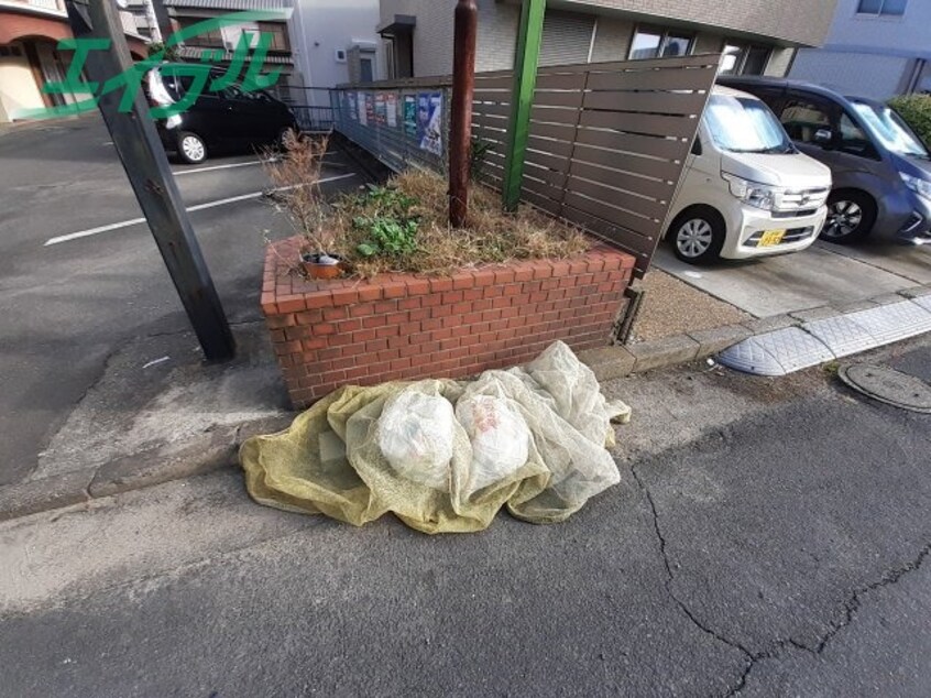  近鉄名古屋線/近鉄四日市駅 徒歩9分 2階 築40年