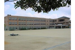 暁小学校