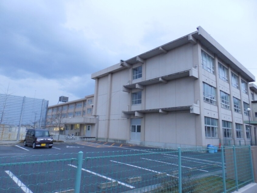 小学校まで2100m※四日市市立八郷小学校 ミレーニア