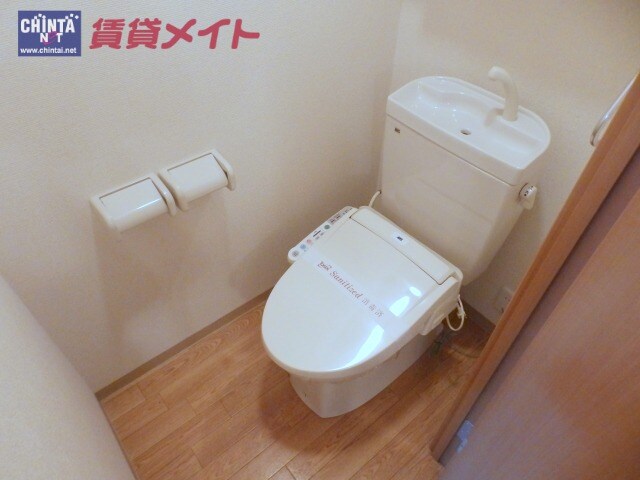 トイレ同物件の別のお部屋の写真になります。 プレッソリーバ