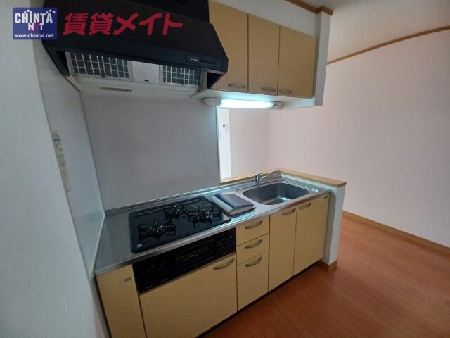 キッチン同物件の別部屋のモデル写真となります メゾネット桜