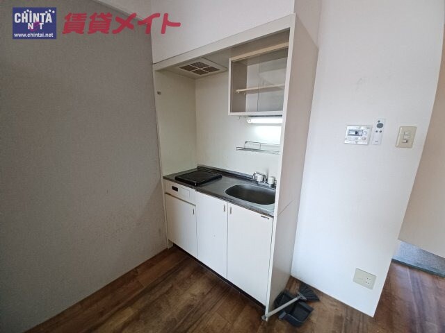 別部屋参考写真です。現状を優先とします。 ハイツ富田2