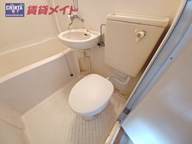 別部屋参考写真です。現状を優先とします。 ハイツ富田2