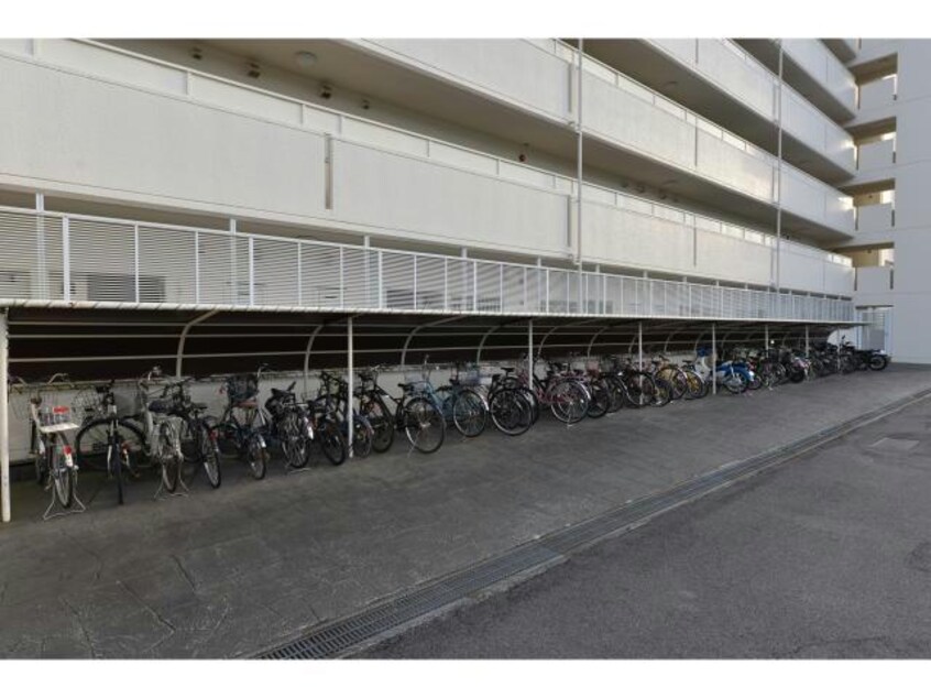  里水マンションA