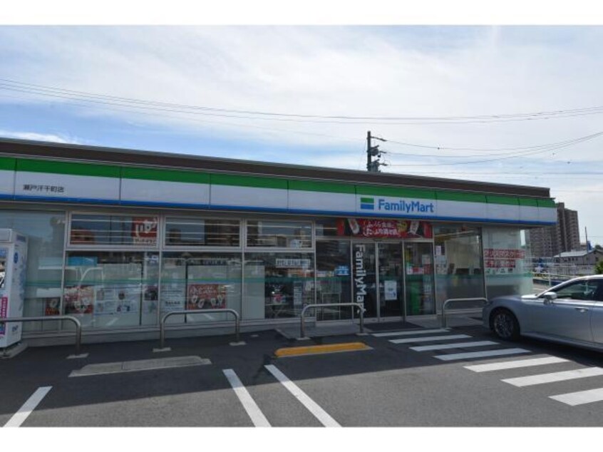 ファミリーマート瀬戸汗干町店(コンビニ)まで486m レジデンス新瀬戸