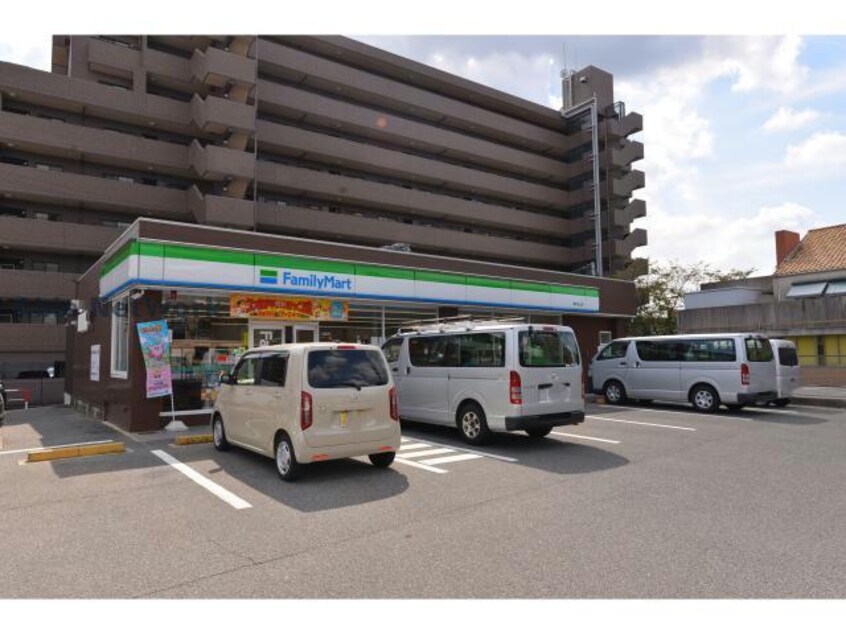 ファミリーマート瀬戸北山店(コンビニ)まで327m レオパレスクレール