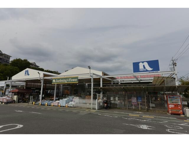 ホームプラザナフコ瀬戸みずの店(電気量販店/ホームセンター)まで2438m レオパレス穴田