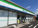 ファミリーマート守山瀬古一丁目店(コンビニ)まで737m イーストウッド