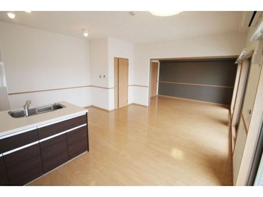  パラシオン西新