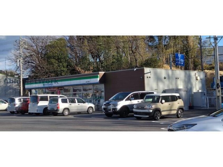 ファミリーマート瀬戸小坂町店(コンビニ)まで240m フローリッシュ　B