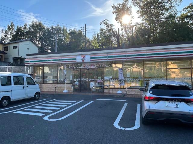 セブンイレブン瀬戸萩殿町店(コンビニ)まで2489m Ｌｅｘｕｓ（レクサス）
