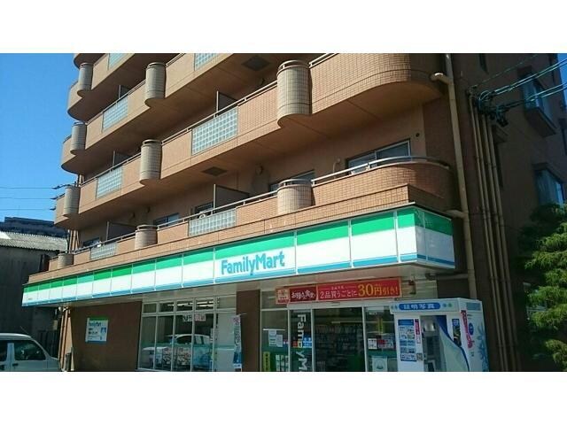 ファミリーマート瀬戸福元店(コンビニ)まで345m フルール