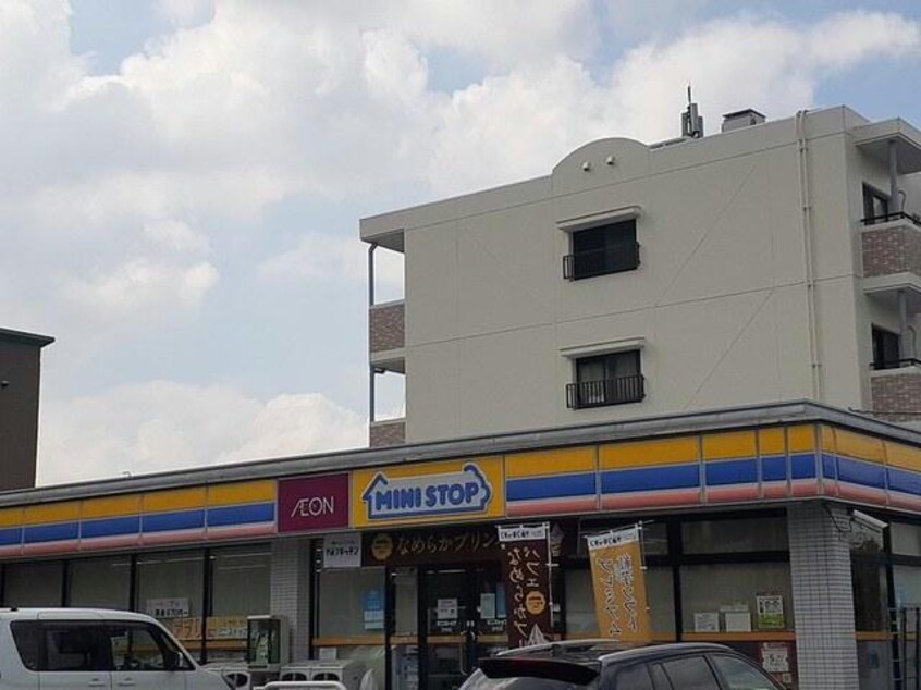 ミニストップ吉根店(コンビニ)まで346m ファーストプレイスⅡ