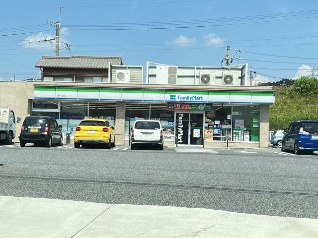 ファミリーマート瀬戸石田店(コンビニ)まで692m 大坂町戸建