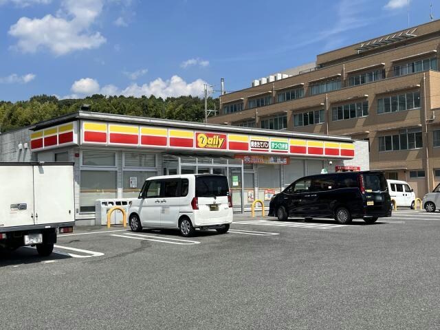 デイリーヤマザキ瀬戸矢形店(コンビニ)まで409m パルケ山口　Ａ棟