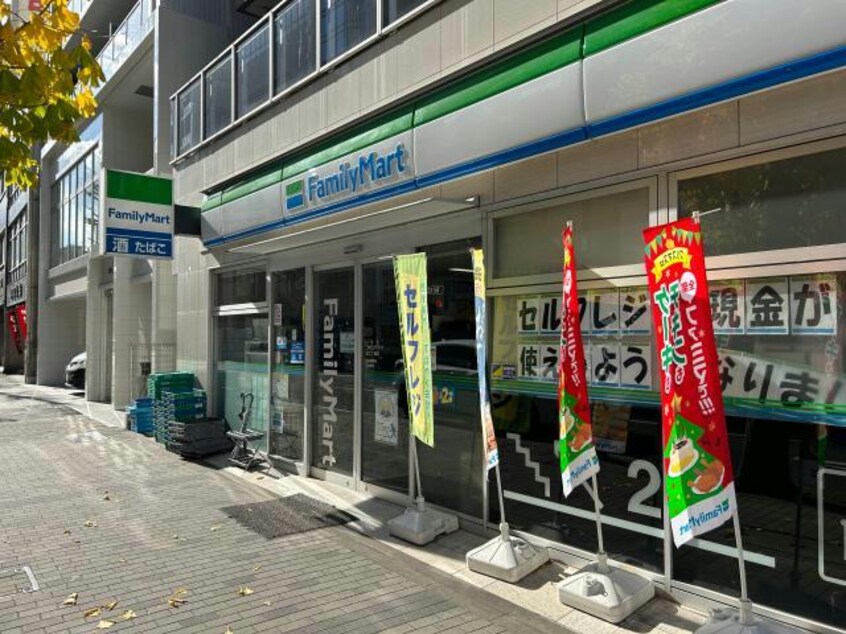 ファミリーマート栄二丁目店(コンビニ)まで323m Gramercy Shirakawa Koen