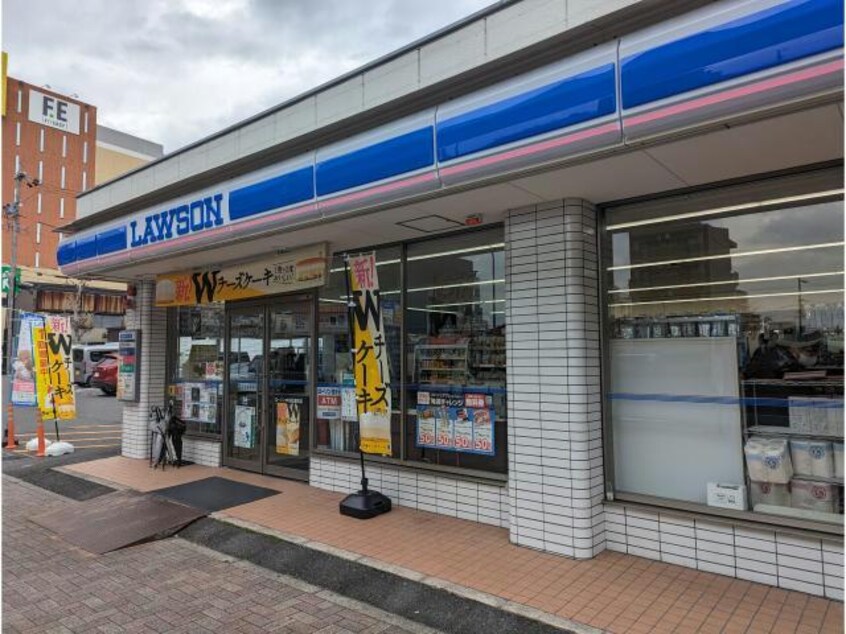 ローソン中川松重町店(コンビニ)まで276m メゾン・ド・セレブラル