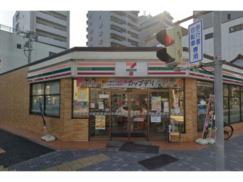 セブンイレブン名古屋新栄2飯田街道店(コンビニ)まで329m 新栄サンハイツ