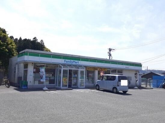 ファミリーマート 薩摩川内天辰店(コンビニ)まで1300m カレント　ライズ　天辰