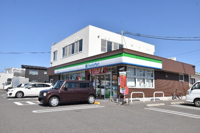 ファミリーマート 川内原田町店(コンビニ)まで420m ＢＲＥＺＺＡ