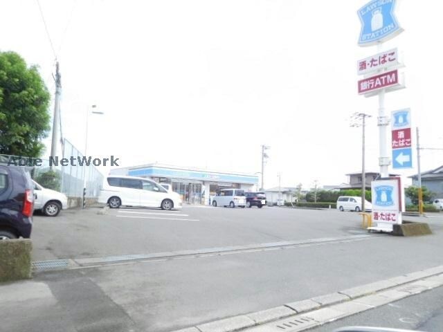 ローソン隼人内山田店(コンビニ)まで769m 隼人塚ハイツ