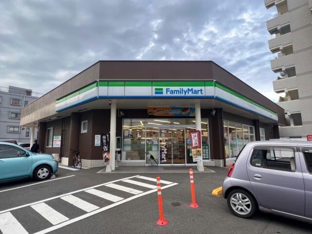 ファミリーマート下荒田四丁目店(コンビニ)まで373m ハイツ福珠