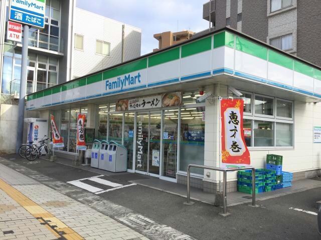 ファミリーマート二中通電停前店(コンビニ)まで290m ワイズ荒田