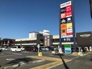 ユニクロアクロスプラザ与次郎店(ショッピングセンター/アウトレットモール)まで898m Ｅａｓｔ　Ｔｅｒｒａｃｅ　下荒田