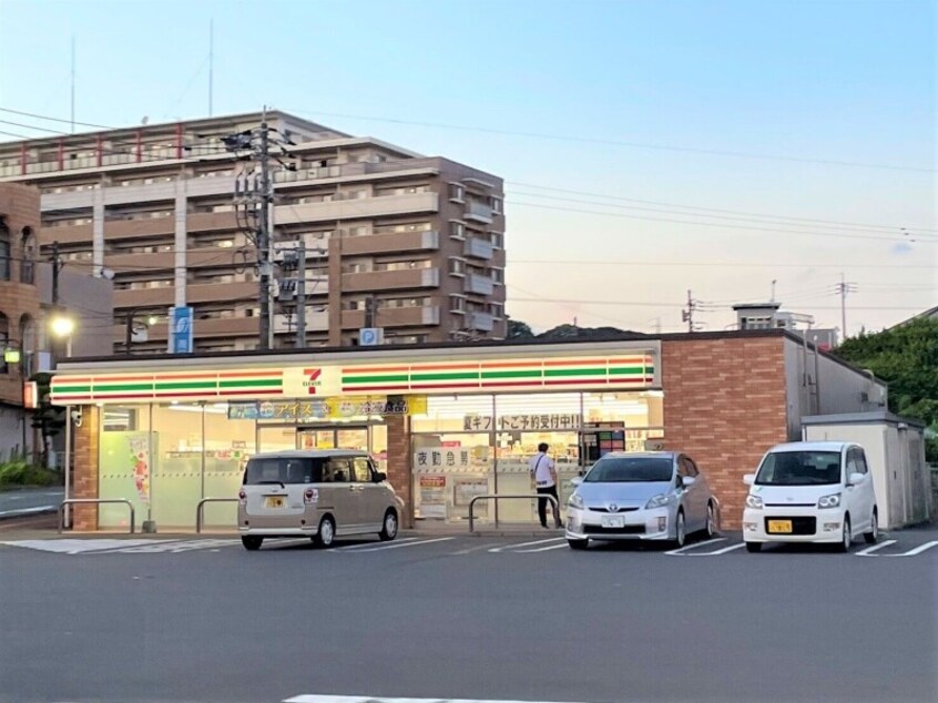 セブンイレブン伊集院徳重店(コンビニ)まで336m Ｒｉｏ　ｄｅ　Ｃａｒｏｌ