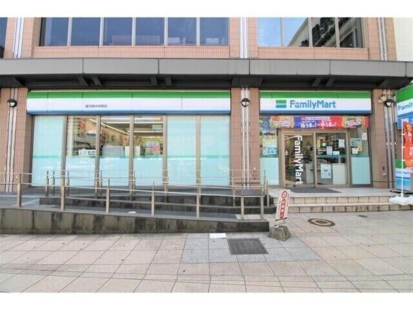 ファミリーマート鹿児島中央駅店(コンビニ)まで552m ライルエフ・青葉