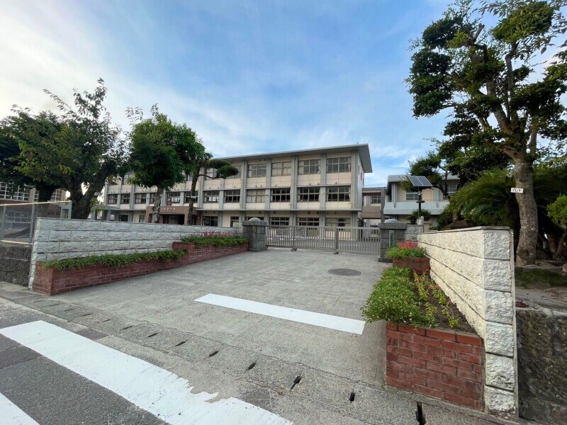 日置市立伊集院小学校(小学校)まで1044m ＧＲＡＮＤＷＥＬＬ