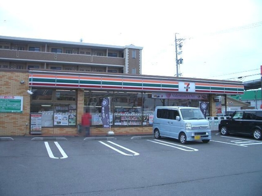 セブンイレブン焼津3丁目店(コンビニ)まで855m マーレカーサ