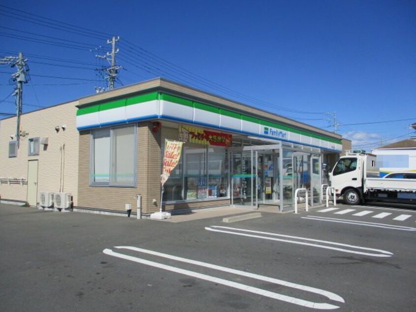 ファミリーマート　吉田住吉西店(コンビニ)まで1215m シャルマン