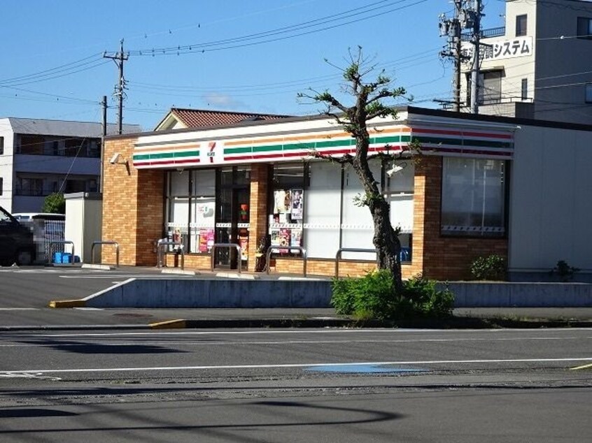 セブンイレブン　焼津中港店(コンビニ)まで720m カトルパレ駅南